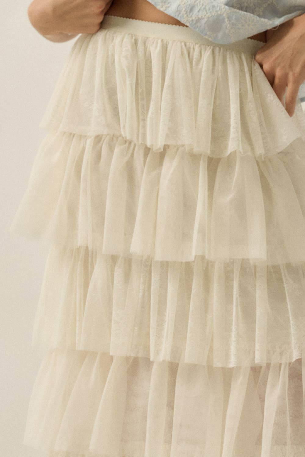 Jupe longue en dentelle florale et tulle